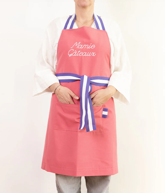 Tablier brodé Mamie Gâteaux rose
